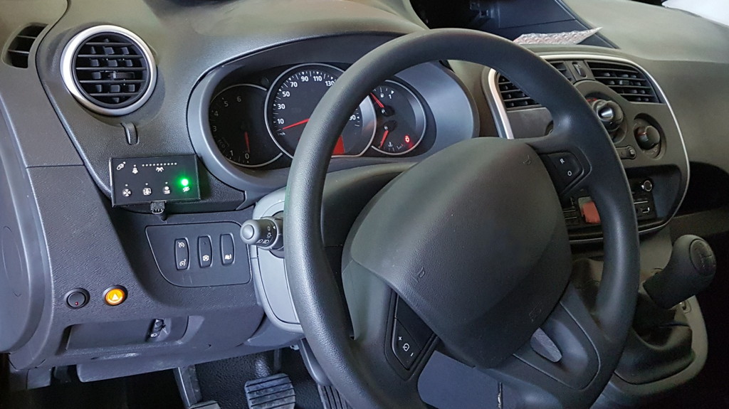 Installation du SoluConnect dans un véhicule pour identification conducteur